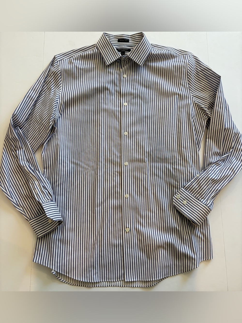 Banana Republic Men's Grant Fit Navy and White Vertical Stripe Dress Shirt XL